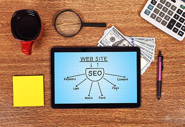 متخصص سئو کیست و چه نقشی در پروژه طراحی وب‌سایت دارد؟